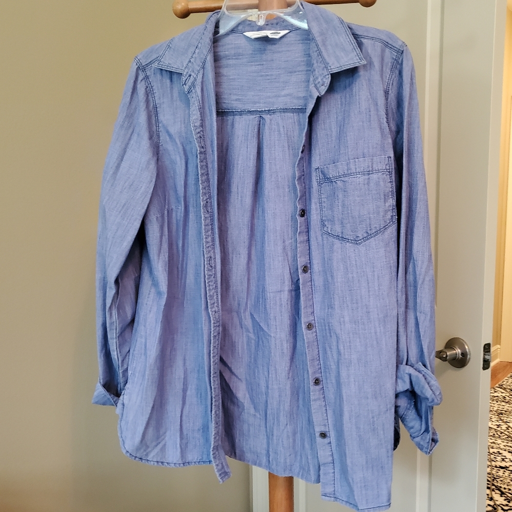 Chambray/Jean shirt. Size large. Old Navy.